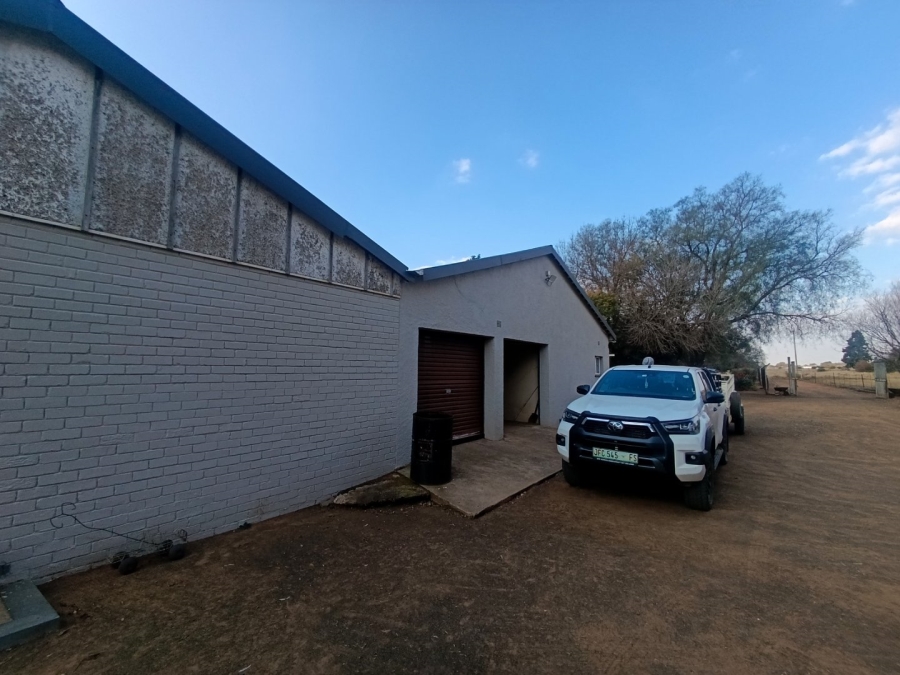 4 Bedroom Property for Sale in Bloemdal Free State